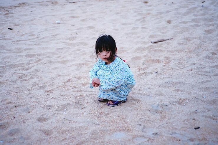 •	Tactile defensiveness anak •	Anak takut main kotor •	Cara mengatasi tactile defensiveness •	Permainan sensorik untuk anak •	Tips parenting anak sensitif